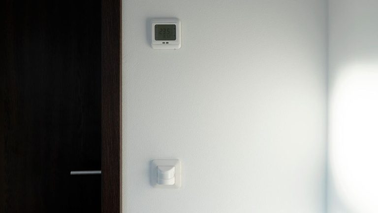 Smart Home Ratgeber: WLAN-Lichtschalter vs. smarte Glühlampe: Welche Beleuchtung für Sie die richtige ist