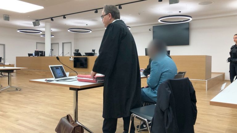 Prozess in Freiburg: Ehefrau getötet: Lebenslang für Angeklagten