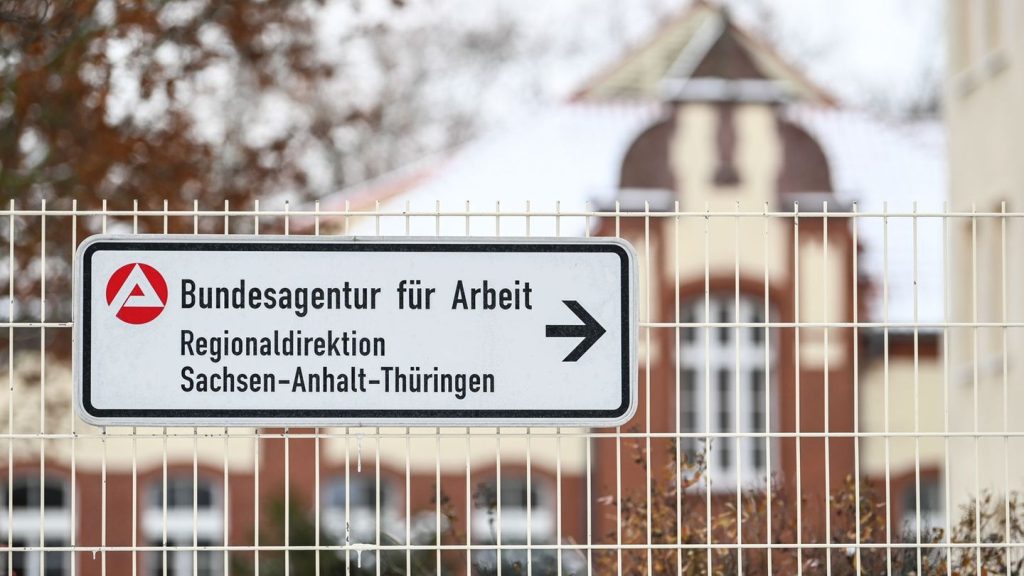 Arbeitsmarkt: Arbeitslosigkeit in Sachsen-Anhalt im Juni leicht gesunken