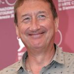 "Peaky Blinders"-Schöpfer: Steven Knight schreibt Drehbuch für neuen James-Bond-Film