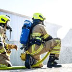 Warnung an Anwohner: Großbrand zerstört Lagerhalle in Bremen