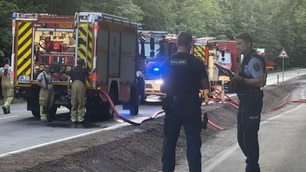 Rauchsäule weit zu sehen: Restlöscharbeiten in der Dresdner Heide abgeschlossen