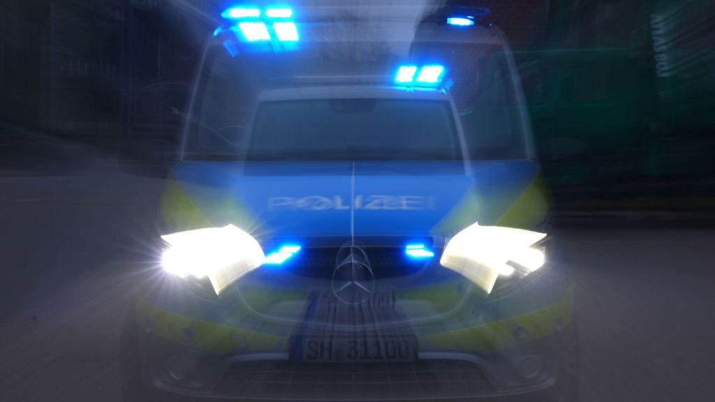Unfälle: Lkw kippt auf A38 um - ein Schwerverletzter