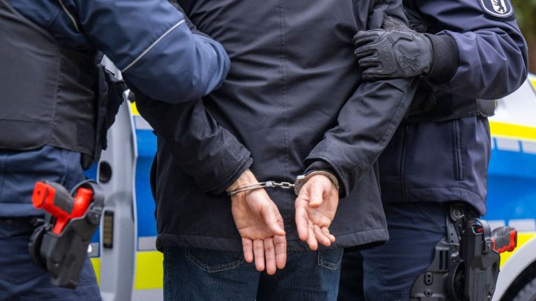 Polizei: Tod nach Sturz in den Kanal: Polizei nimmt 58-Jährigen fest