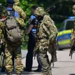 Messerangriff auf Polizei: Mit Kindern verschanzt - Mann sitzt in Untersuchungshaft