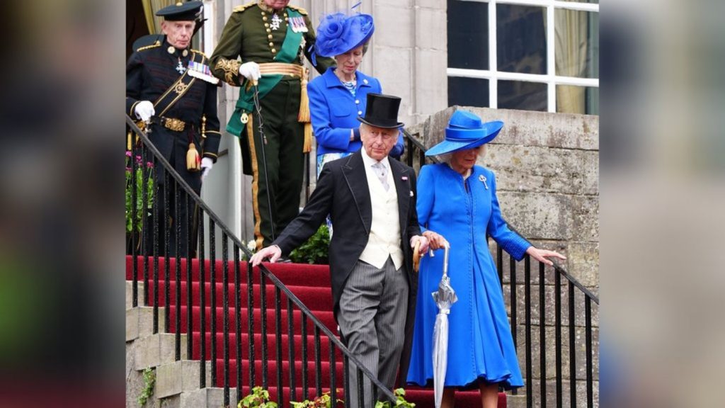 Königin Camilla und Prinzessin Anne: Die Royals begeistern im blauen Partnerlook