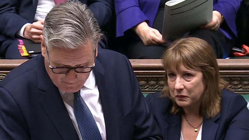Tränen im britischen Parlament: Starmer stellt sich hinter Finanzministerin