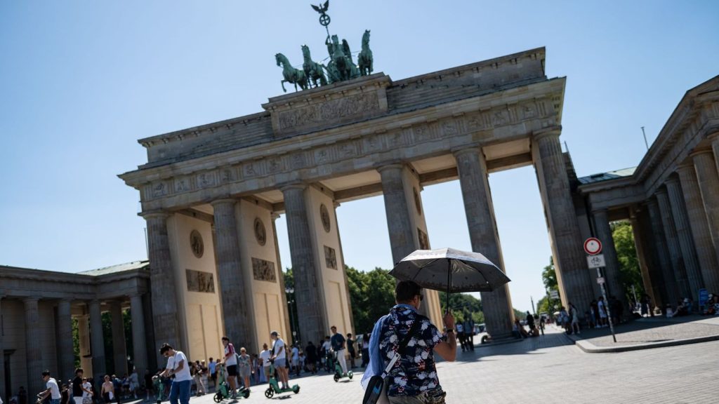 Hitze und UV-Strahlung: Wetterdienst: über 38 Grad in Berlin und Potsdam gemessen