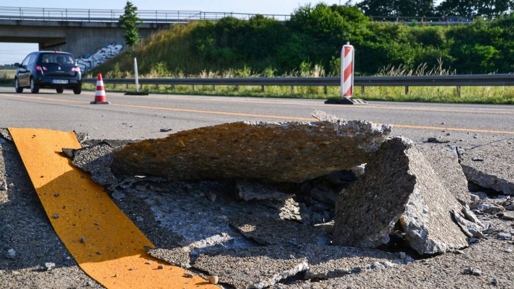 Verkehr: Fahrbahndecke auf A5 hebt sich durch Hitze - Sperrung