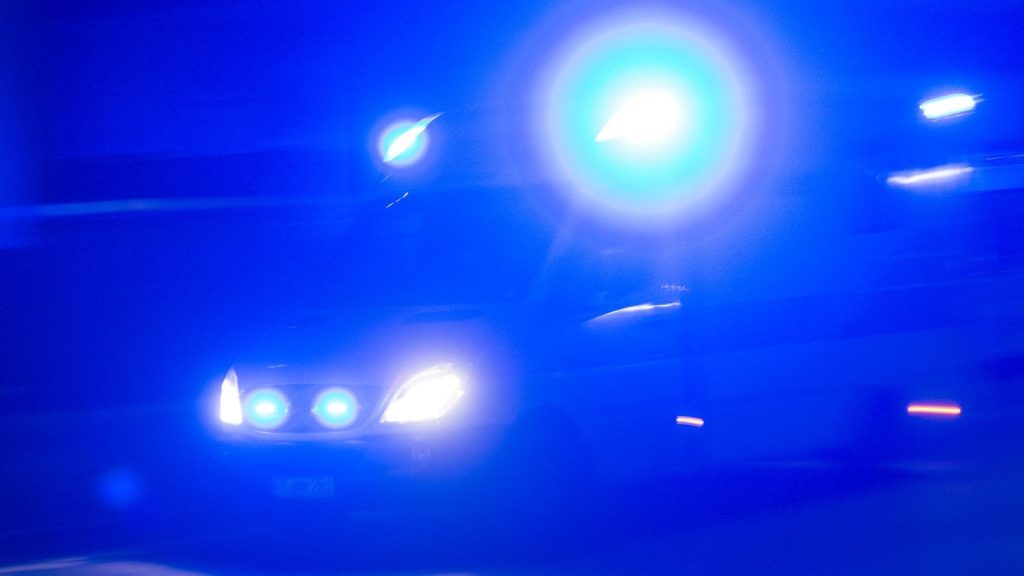 Unfälle: Märkisch-Oderland: Autofahrer stirbt bei Kollision mit Baum