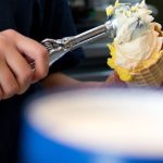 Geld verdienen: Beim Ferienjob auf Einhaltung der Arbeitszeiten achten