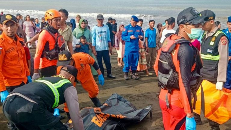 Mindestens vier Tote und dutzende Vermisste nach Fährunglück nahe Bali