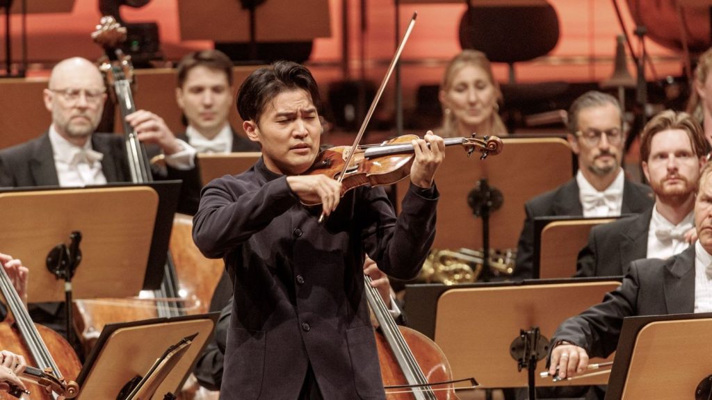 Musik: Stürmischer Beifall für Geiger Chen zum Festival-Auftakt