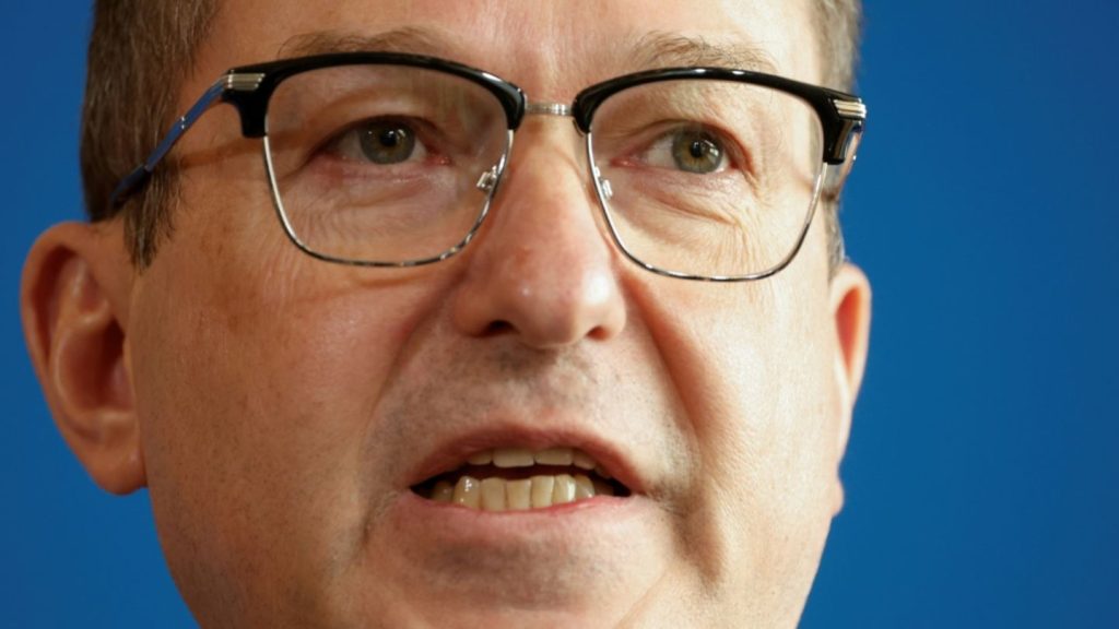 Dobrindt arbeitet an Aufhebung des Schutzstatus von Syrern