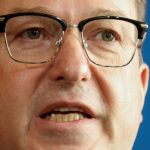 Dobrindt arbeitet an Aufhebung des Schutzstatus von Syrern
