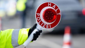 Bei einer Grenzkontrolle: 85-Jährige und Begleiter bei Drogen-Schmuggel aufgeflogen