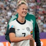 Verletzung bei EM-Auftakt: EM für Giulia Gwinn beendet - aber wohl kein Kreuzbandriss