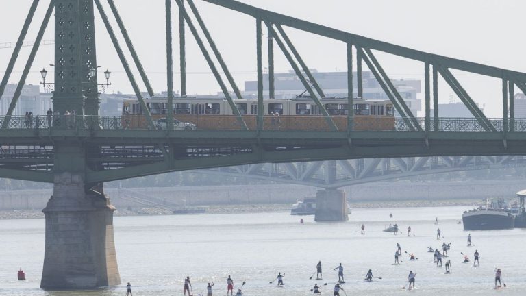 Schwimmen in Großstädten: Paris springt in die Seine: Flussbaden in Europas Metropolen
