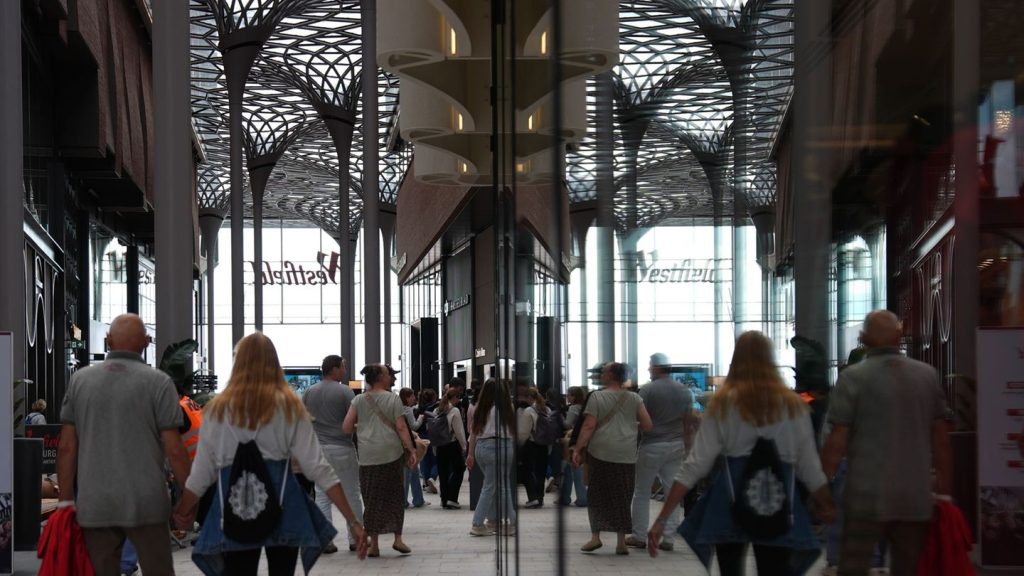Shoppen in der City: Verkaufsoffener Sonntag - Hunderttausende in Hamburger City