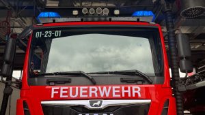 Ursache unklar: Brand in Bungalow - Frau tot, Mann schwer verletzt