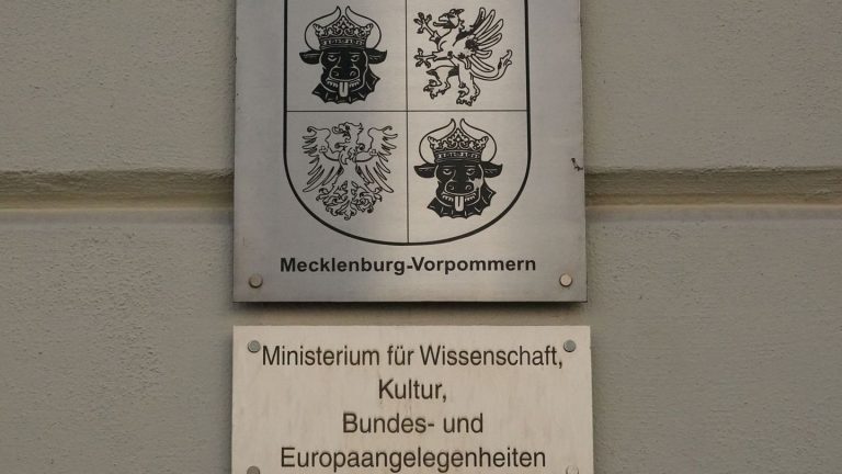 Ermittlungen: Land ermittelt zu möglichen Verstößen bei Bachelor-Vergabe