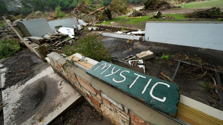 Überschwemmungen: US-Sturzflut: Mädchen-Sommercamp trauert um 27 Tote