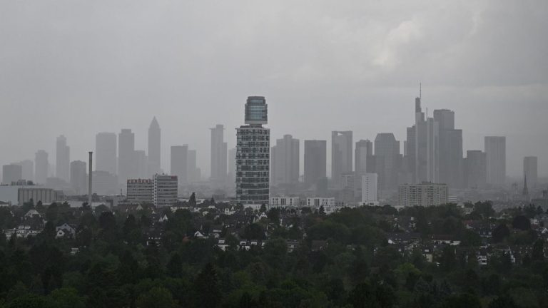 Wetter: Unbeständiges und kühleres Wetter in Hessen erwartet