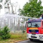 Feuer im Norden Sachsens: Waldbrand Gohrischheide: Regen unterstützt Löscharbeiten