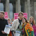 Christopher Street Day: Gegen Klöckner: Tausende wollen Regenbogenfahne am Bundestag