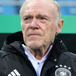 Fußball: "Eine Legende": Hermann Gerland beendet Trainerkarriere