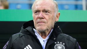Fußball: "Eine Legende": Hermann Gerland beendet Trainerkarriere