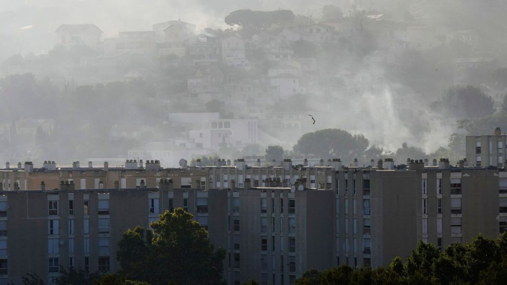 Großeinsatz der Feuerwehr: Feuer in Marseille noch nicht gelöscht - 110 Leichtverletzte