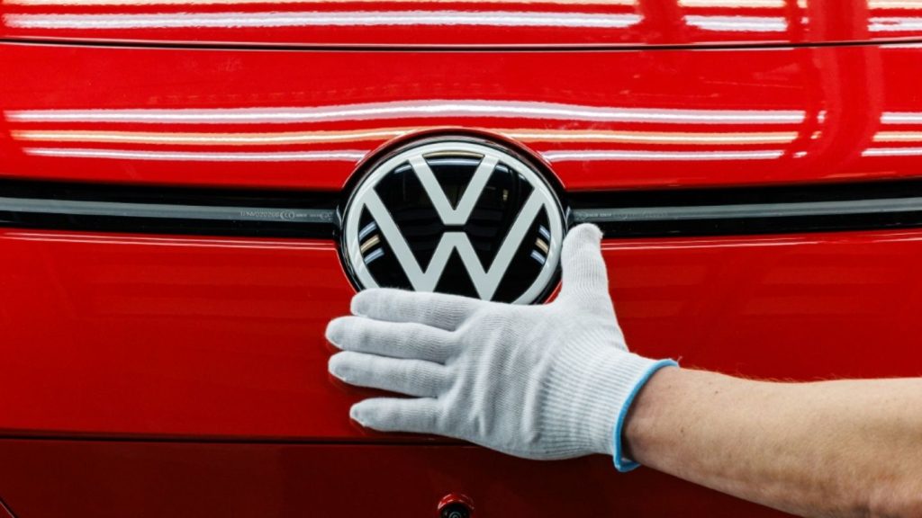 Volkswagen liefert bis Ende Juni fast 50 Prozent mehr E-Autos - Rückgang in China