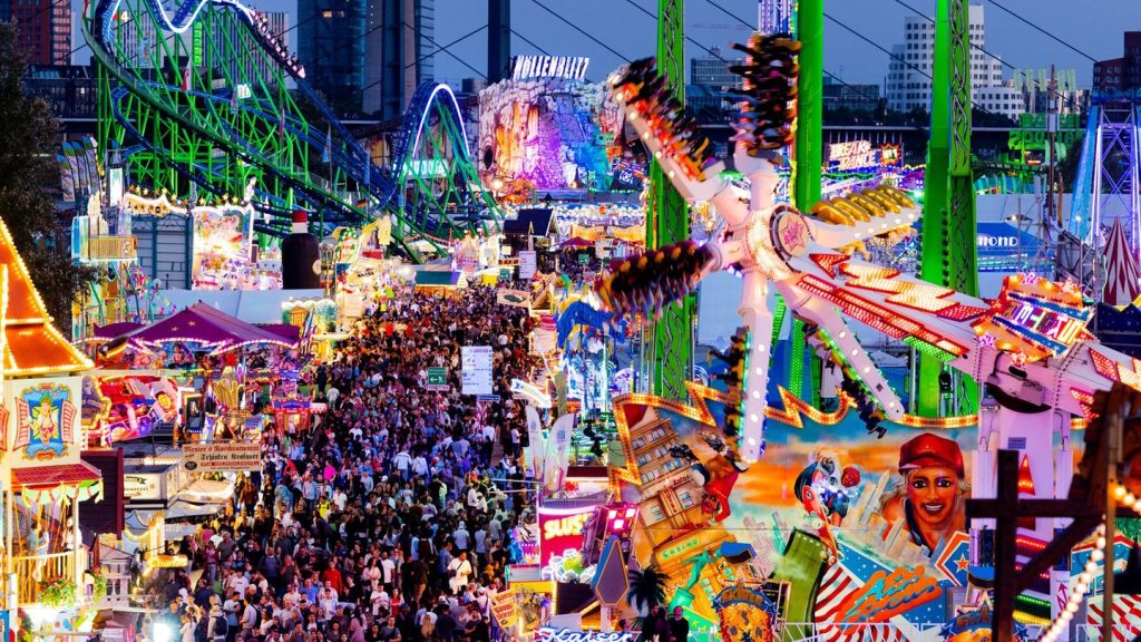 1.000 Farbpunkte am Himmel: Rheinkirmes: Von Drohnenshow über Riesenrad bis Feuerwerk