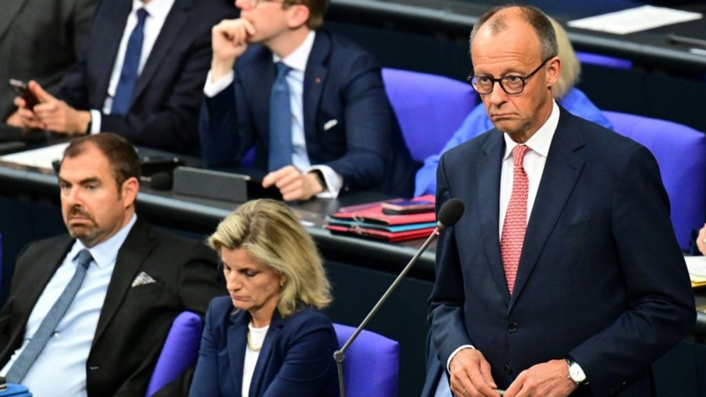 Merz zeigt Verständnis für Merkels Entscheidung zur Aufnahme vieler Geflüchteter