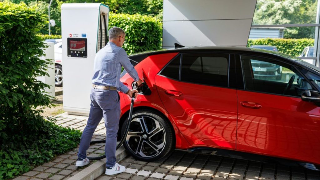 Studie: Klimabilanz von E-Autos wegen mehr Grünstrom deutlich verbessert