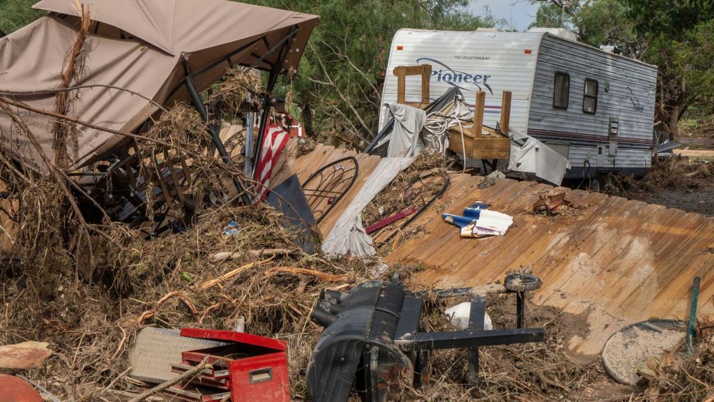 Überschwemmungen: Sturzflut: 161 Vermisste und 109 Tote - Trump kommt Freitag