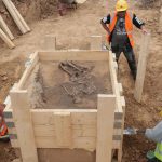 Archäologie: Taschen mit aufgenähten Hundezähnen bei Grabungen gefunden