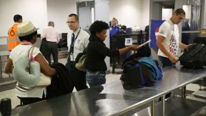 Passagiere an US-Flughäfen dürfen Schuhe bei Sicherheitskontrolle künftig anbehalten