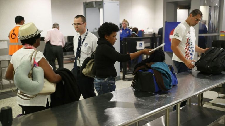 Passagiere an US-Flughäfen dürfen Schuhe bei Sicherheitskontrolle künftig anbehalten