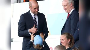 Frauen-EM in der Schweiz: Prinz William darf Schützenfest bejubeln