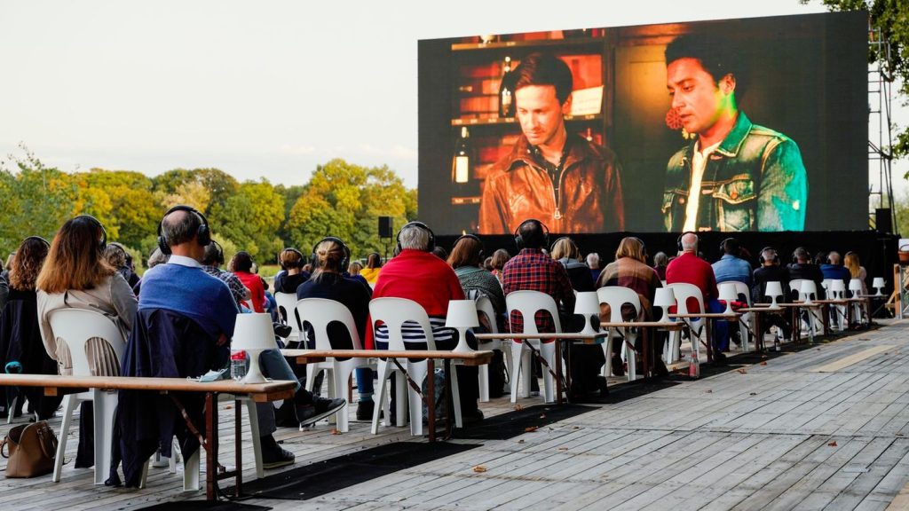 Filmkunst am Rhein: "Petra geht baden" eröffnet Festival des deutschen Films