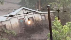 Überschwemmungen in den USA: Fluten auch in New Mexico - ganzes Haus mitgerissen