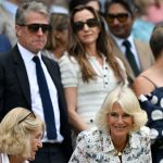 Königin Camilla: Zusammen mit Hugh Grant in Wimbledon