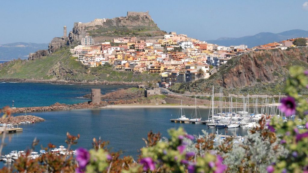 Feuer: Brand auf Sardinien: Drei Flieger aus Deutschland umgeleitet