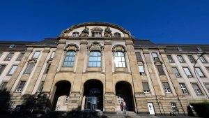 Betrug: Prozess: Mit fingierten Corona-Tests 1,3 Millionen ergaunert
