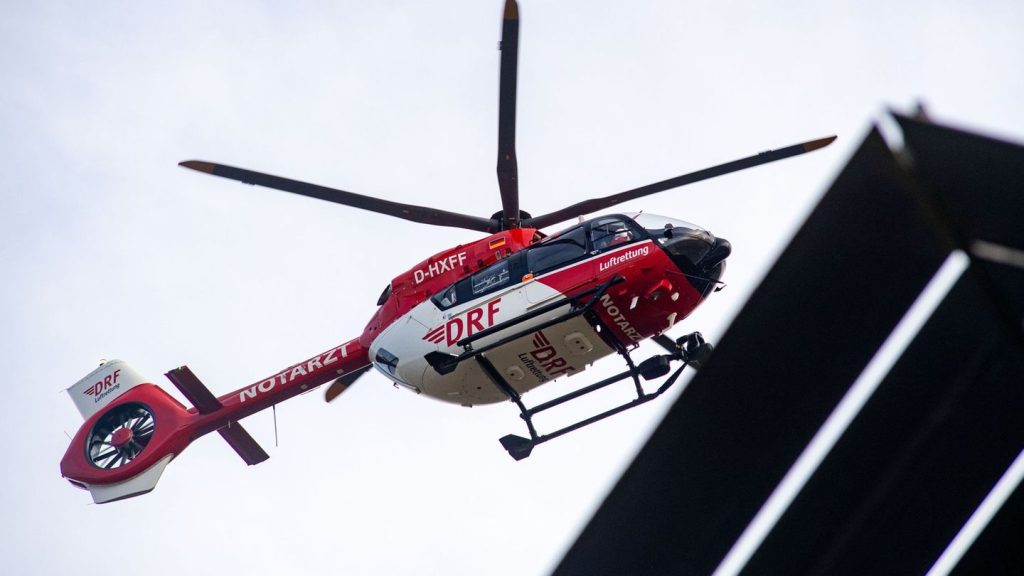 Landkreis Wesermarsch: Auto überschlägt sich: 56-Jährige schwer verletzt