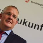 Beschäftigung: Agenturchef ermutigt zur Arbeit für die Rüstungsindustrie