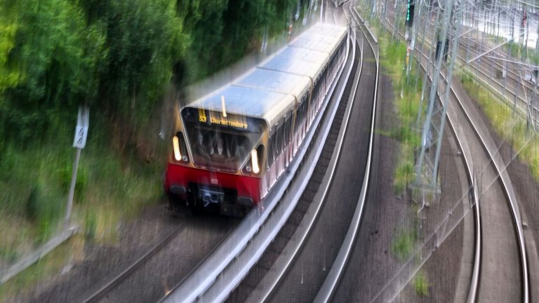 Reparatur an Signal: Verspätungen und Ausfälle bei der S-Bahn