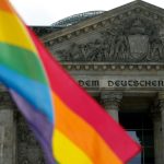 Klöckner verteidigt Entscheidung gegen Regenbogenflagge auf dem Bundestag
